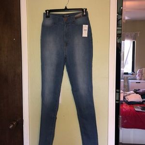 FashionNova Lightwash Jeans